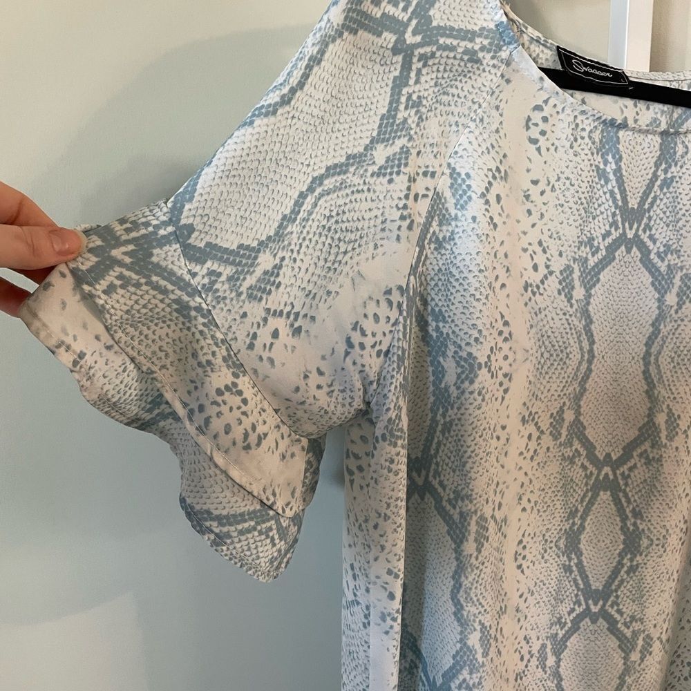 Swagger Animal Print Ruffled Sleeve Top - Picture 2 of 4
